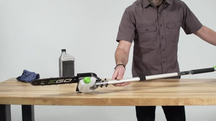 How to Oil a Pole Saw