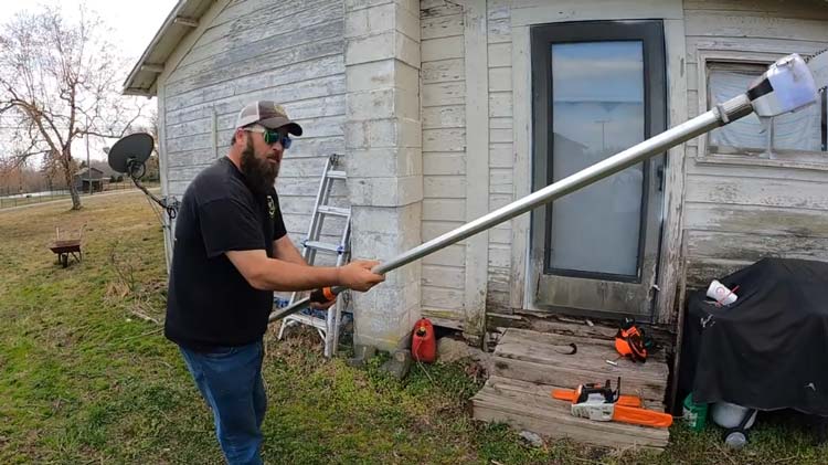 How to use a gas pole saw with rope