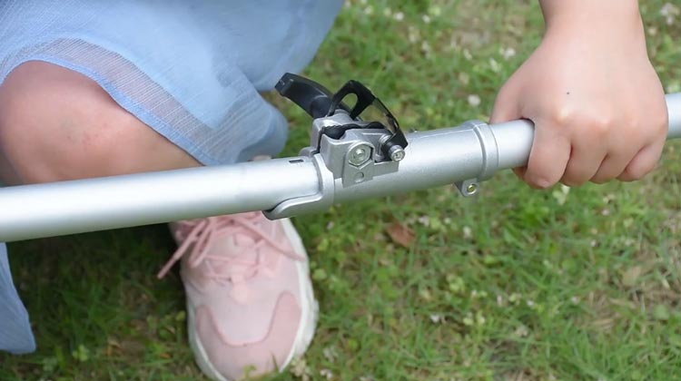 Process of Using an Assembled Gas Pole Saw